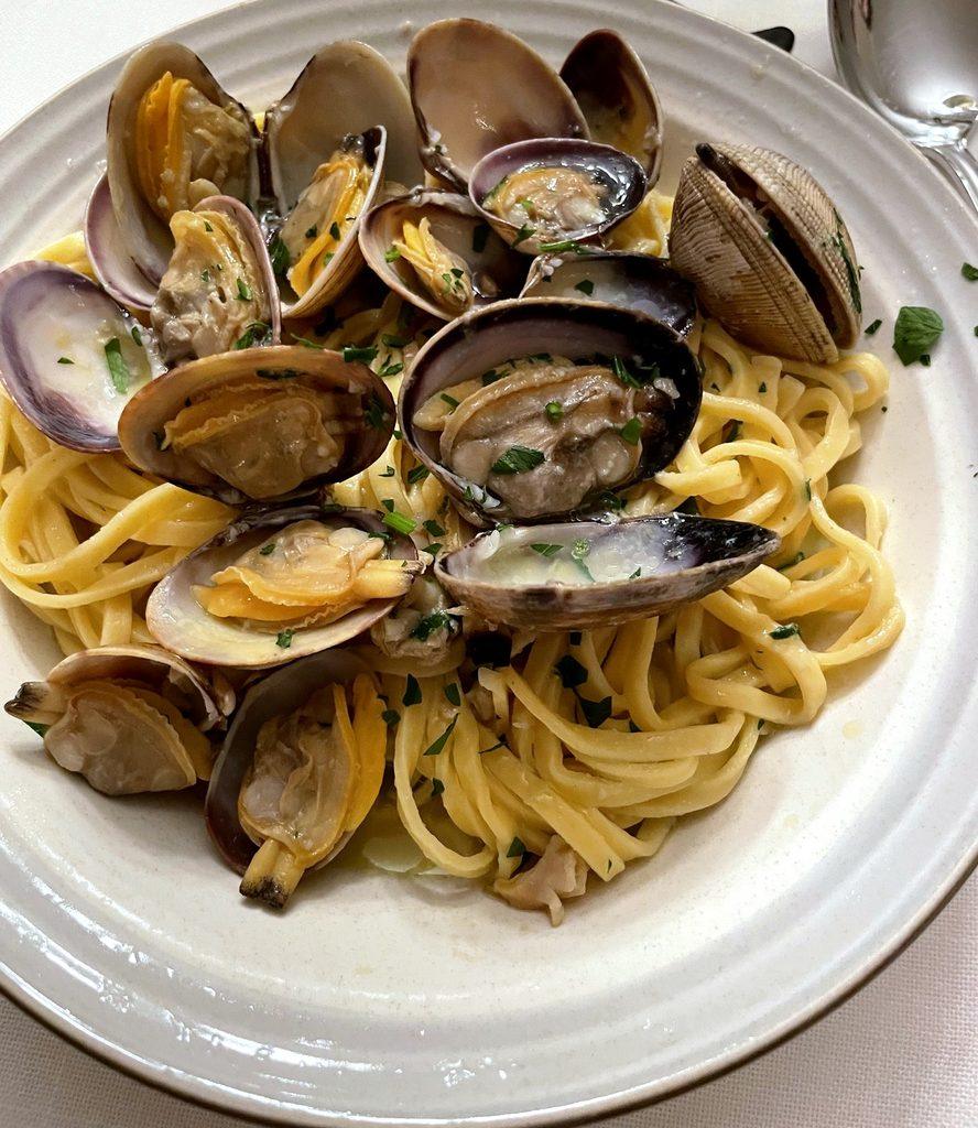 Linguine with White Clam Sauce